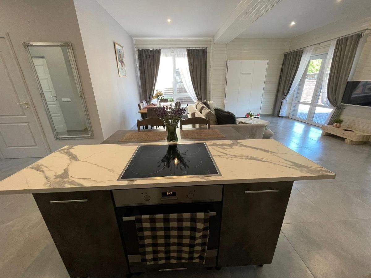 Apartamenti Starp Krastiem Liepaja Bagian luar foto